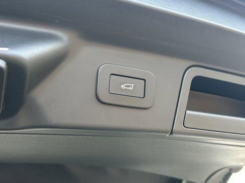 Used 2023 Land Rover Range Rover Velar R-Dynamic S image 25