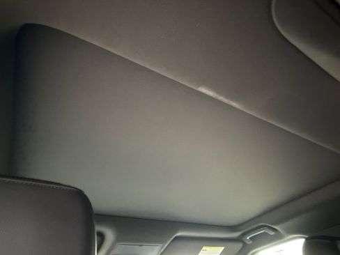 Used 2019 Land Rover Discovery SE AWD/4WD image 14