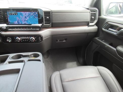 Used 2024 GMC Sierra 1500 SLT AWD/4WD image 15