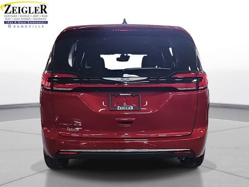 New 2026 Chrysler Pacifica Select image 6