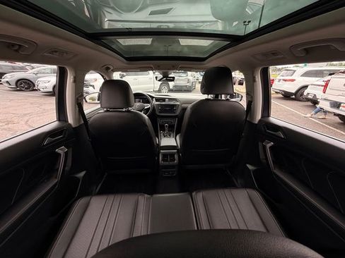 Used 2022 Volkswagen Tiguan SE w/ Panoramic Sunroof Package AWD/4WD image 31