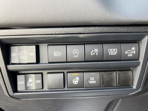 Used 2026 Toyota Tundra Platinum AWD/4WD image 6