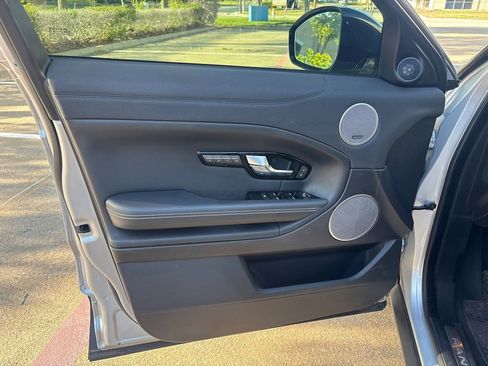 Used 2018 Land Rover Range Rover Evoque HSE image 12