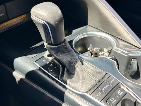 Used 2020 Toyota Camry XLE w/ Carpet Mat Package image 24