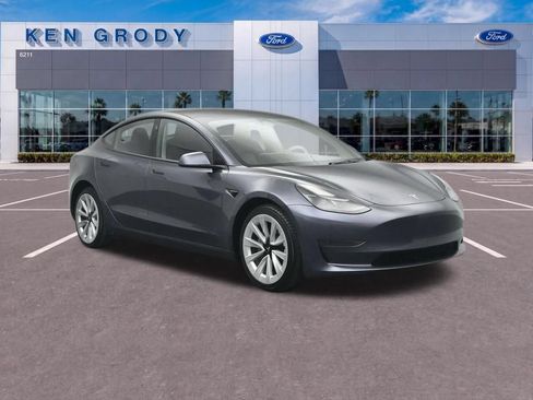 Used 2023 Tesla Model 3 Standard Range RWD image 1