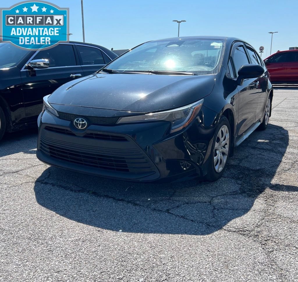 Used 2023 Toyota Corolla LE FWD image 3