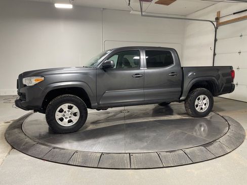Used 2020 Toyota Tacoma SR image 4