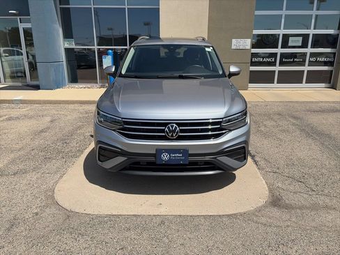 Certified 2023 Volkswagen Tiguan SE w/ Panoramic Sunroof Package AWD/4WD image 3