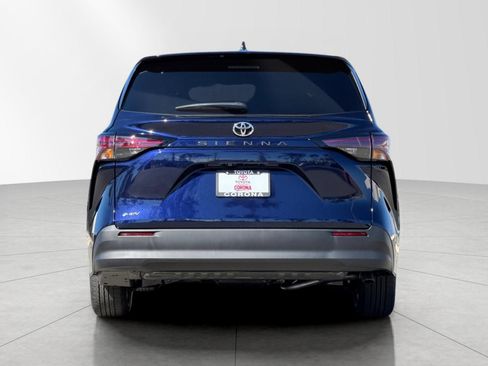 New 2026 Toyota Sienna LE image 4