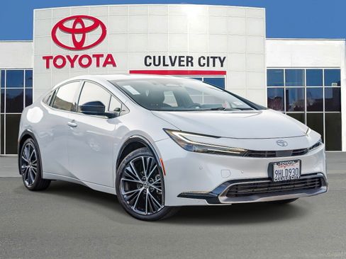 Certified 2023 Toyota Prius XLE image 1