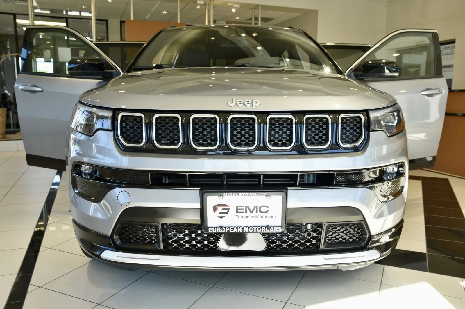 Used 2023 Jeep Compass Limited w/ Elite Group AWD/4WD image 2
