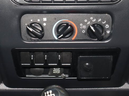 Used 2005 Jeep Wrangler X AWD/4WD image 11