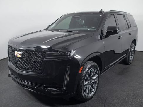 Used 2022 Cadillac Escalade Sport Platinum w/ Heavy-Duty Trailer Package AWD/4WD image 2