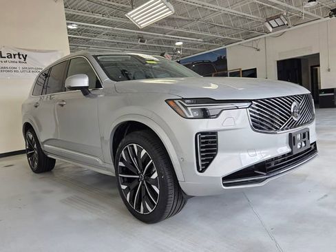 Certified 2025 Volvo XC90 B5 Plus image 4