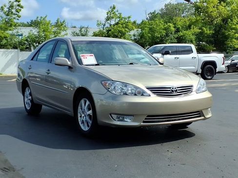 Used 2005 Toyota Camry LE FWD image 3