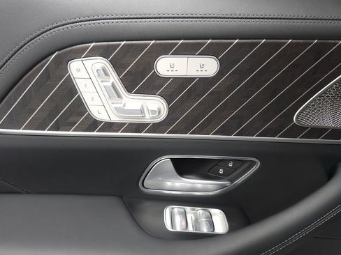 Used 2025 Mercedes-Benz Maybach GLS 600 4MATIC image 28