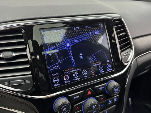 Used 2021 Jeep Grand Cherokee Limited w/ Luxury Group II image 6