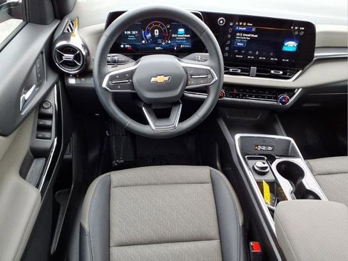 Used 2026 Chevrolet Equinox LT w/ Convenience Package II image 11