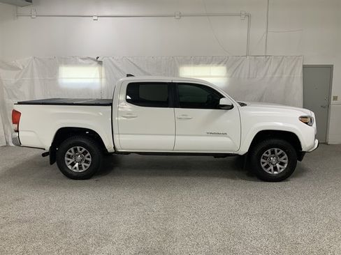 Used 2017 Toyota Tacoma SR5 image 5