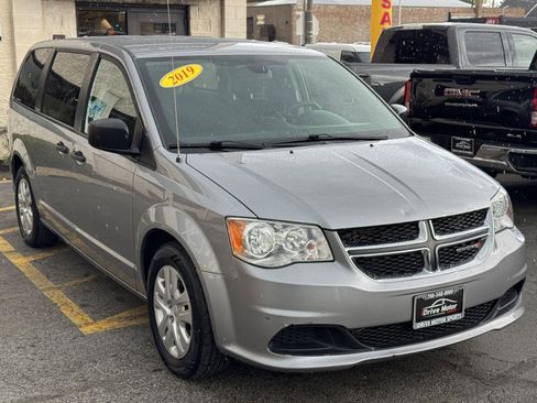 Used 2019 Dodge Grand Caravan SE FWD image 14