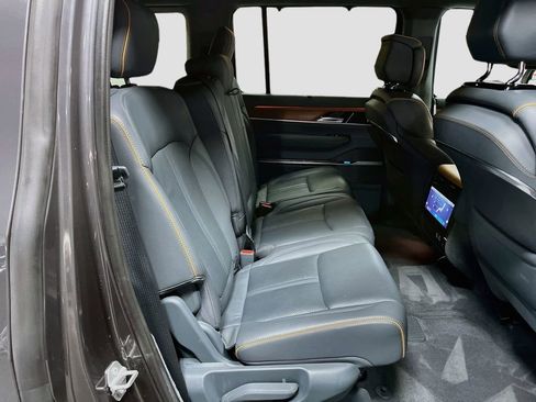 Used 2022 Jeep Grand Wagoneer Series II w/ Flexible Seating Group AWD/4WD image 30