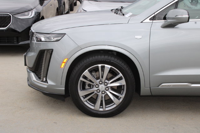 Used 2024 Cadillac XT6 Premium Luxury FWD image 4