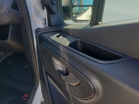 Used 2025 Mercedes-Benz Sprinter 2500 image 11