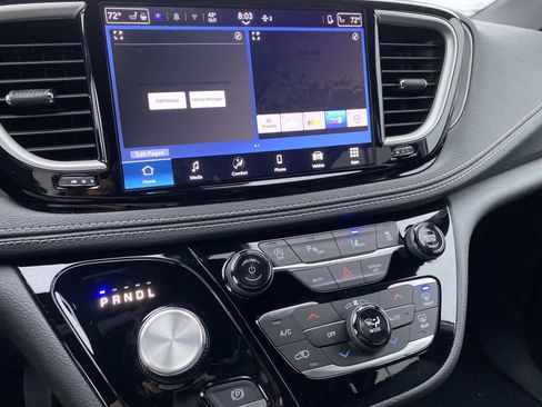 New 2026 Chrysler Pacifica Select image 11