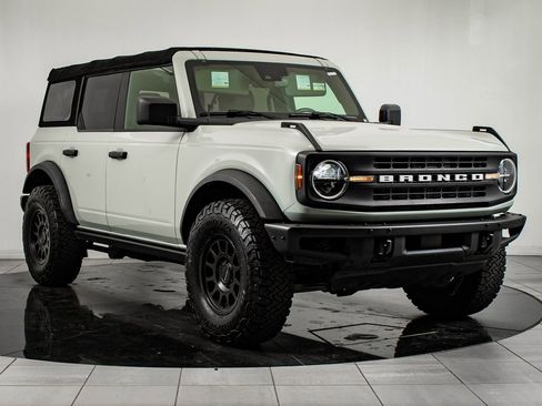 Used 2021 Ford Bronco Black Diamond image 13
