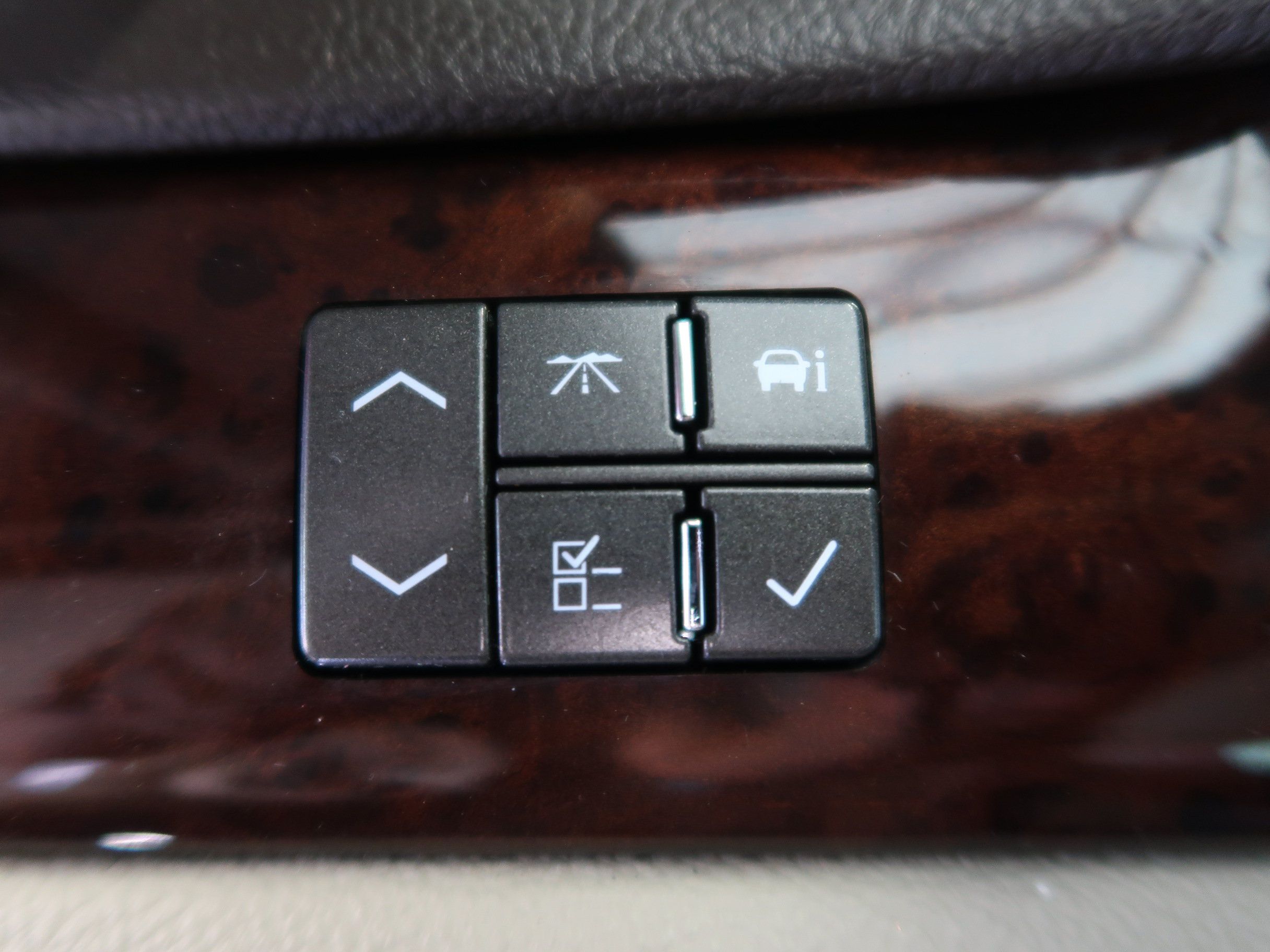 Used 2009 Cadillac DTS FWD image 21