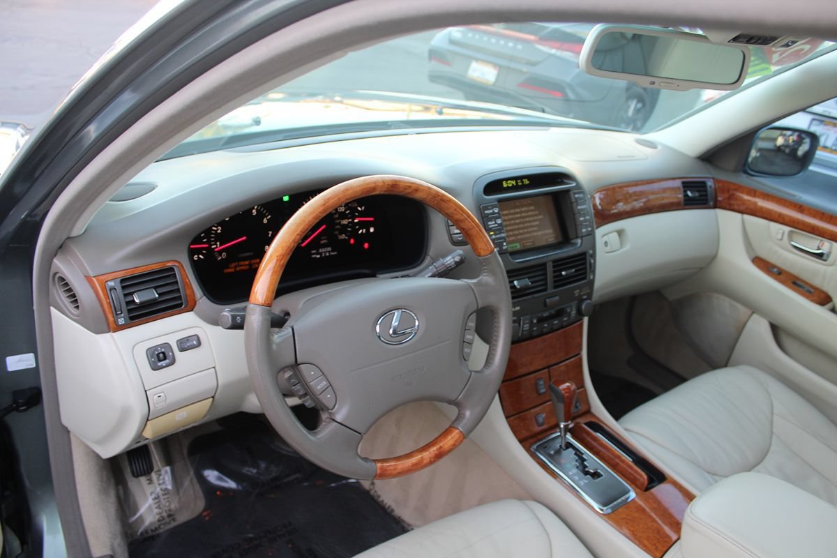 Used 2002 Lexus LS 430 w/ Navigation/Mark Levinson Pkg RWD image 16