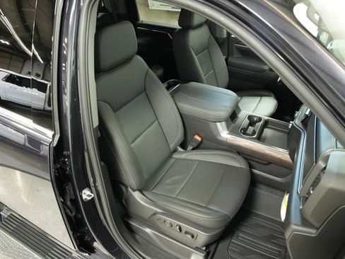 New 2025 GMC Sierra 2500 SLT w/ SLT Premium Package image 15