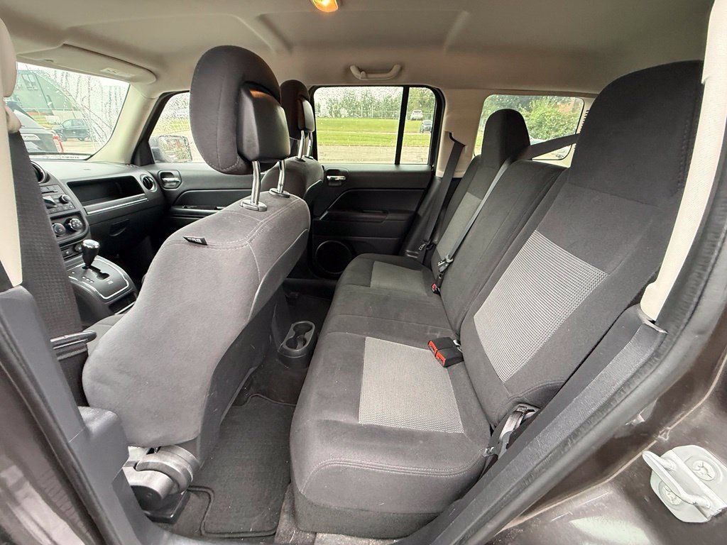 Used 2015 Jeep Patriot Latitude AWD/4WD image 11