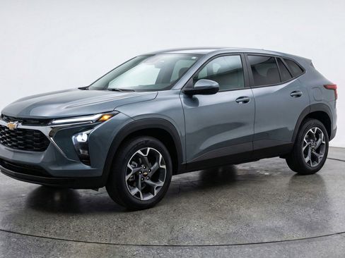 Used 2025 Chevrolet Trax LT image 3