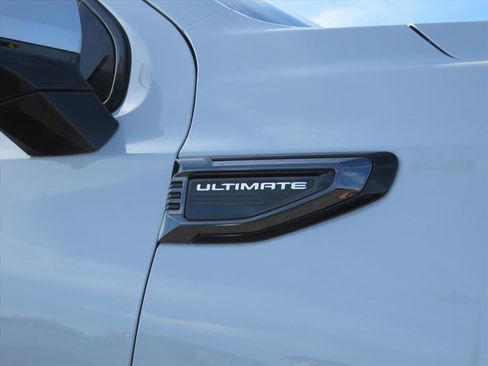 Used 2025 GMC Yukon Denali Ultimate image 9