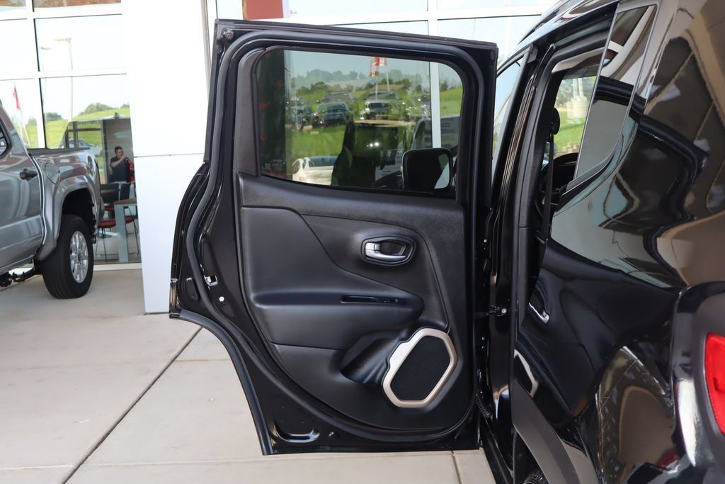 Used 2017 Jeep Renegade Limited FWD image 30