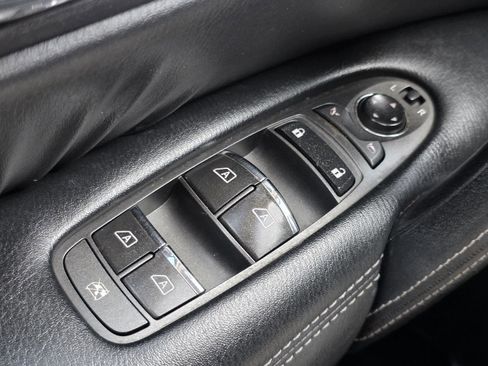 Used 2019 Nissan Armada SL w/ Premium Package image 9