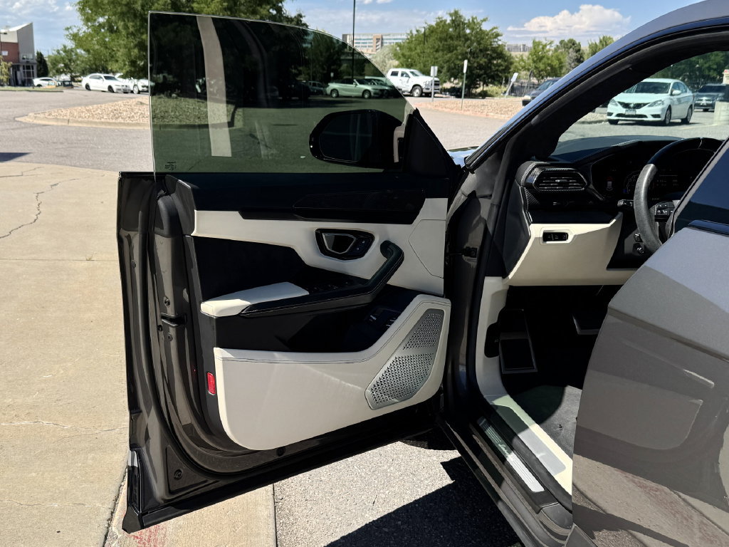 Used 2021 Lamborghini Urus AWD/4WD image 18