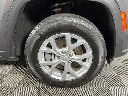 Used 2023 Jeep Grand Cherokee L Limited AWD/4WD image 9