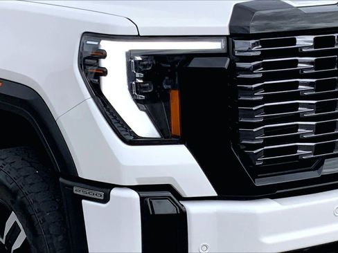Used 2025 GMC Sierra 2500 Denali Ultimate image 25