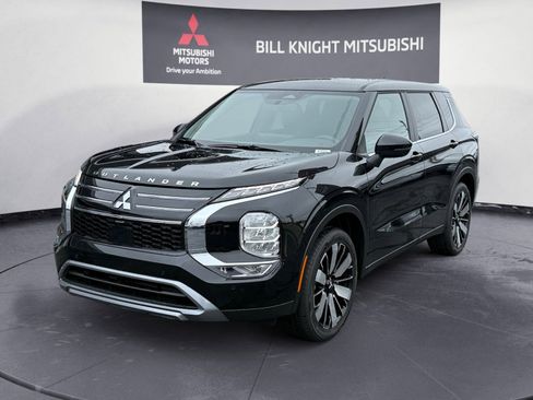 Used 2025 Mitsubishi Outlander SE AWD/4WD image 1