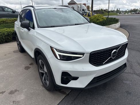 Certified 2026 Volvo XC40 B5 Plus AWD/4WD image 5