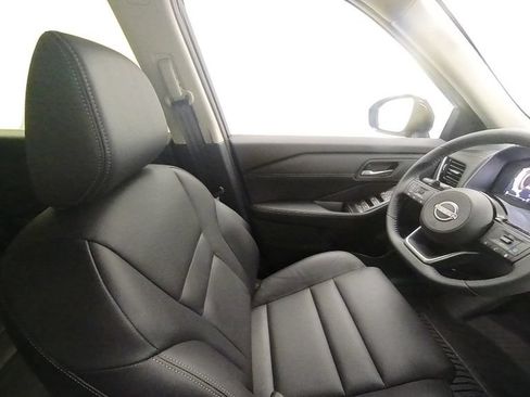 Used 2024 Nissan Rogue SL AWD/4WD image 33