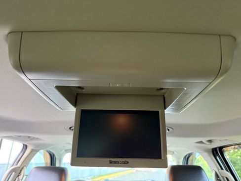 Used 2013 Chevrolet Suburban LTZ AWD/4WD image 17