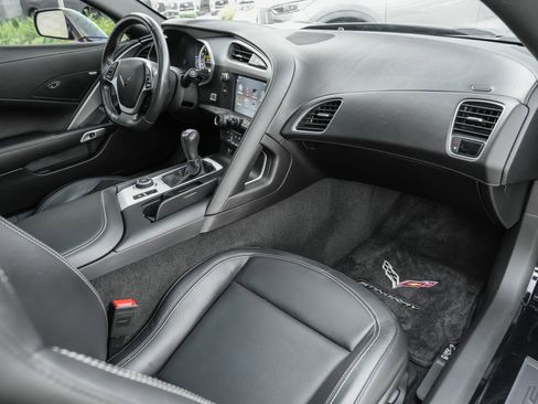 Used 2019 Chevrolet Corvette Stingray Coupe w/ Carbon Flash Badge Package RWD image 34