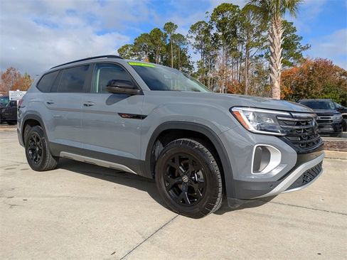 Used 2024 Volkswagen Atlas Peak Edition SE image 2