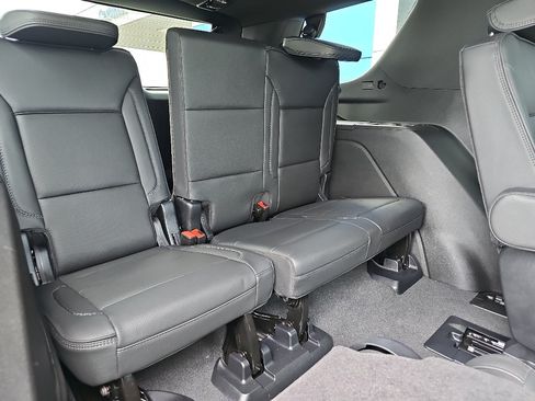 Used 2025 GMC Yukon Denali AWD/4WD image 12
