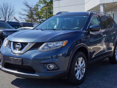 Used 2016 Nissan Rogue SV w/ SV Moonroof Package