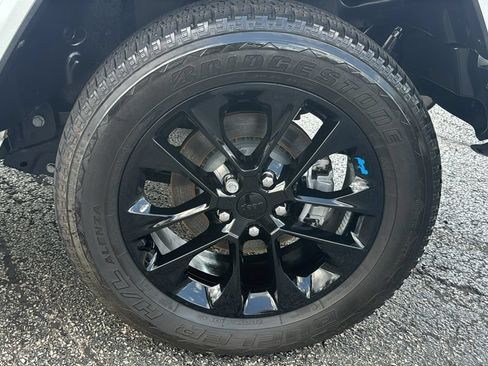Used 2022 Jeep Wrangler Unlimited Sahara AWD/4WD image 10