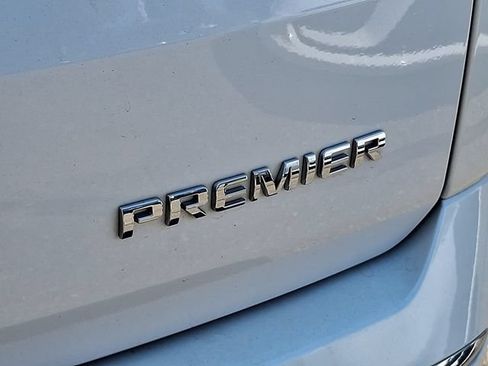 Used 2023 Chevrolet Traverse Premier FWD image 26
